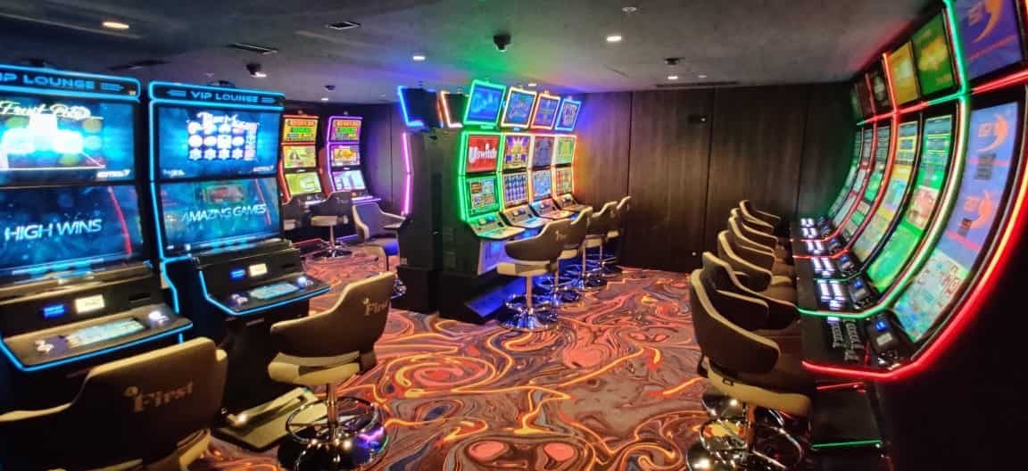 First Casino Grand отель